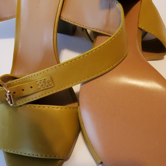 Banana Republic Sandals Mustard color brand new - Picture 2 of 6